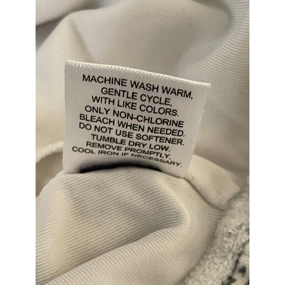 Racerback Sports Bra with Mesh Insert Medium geo print - Picture 5 of 6